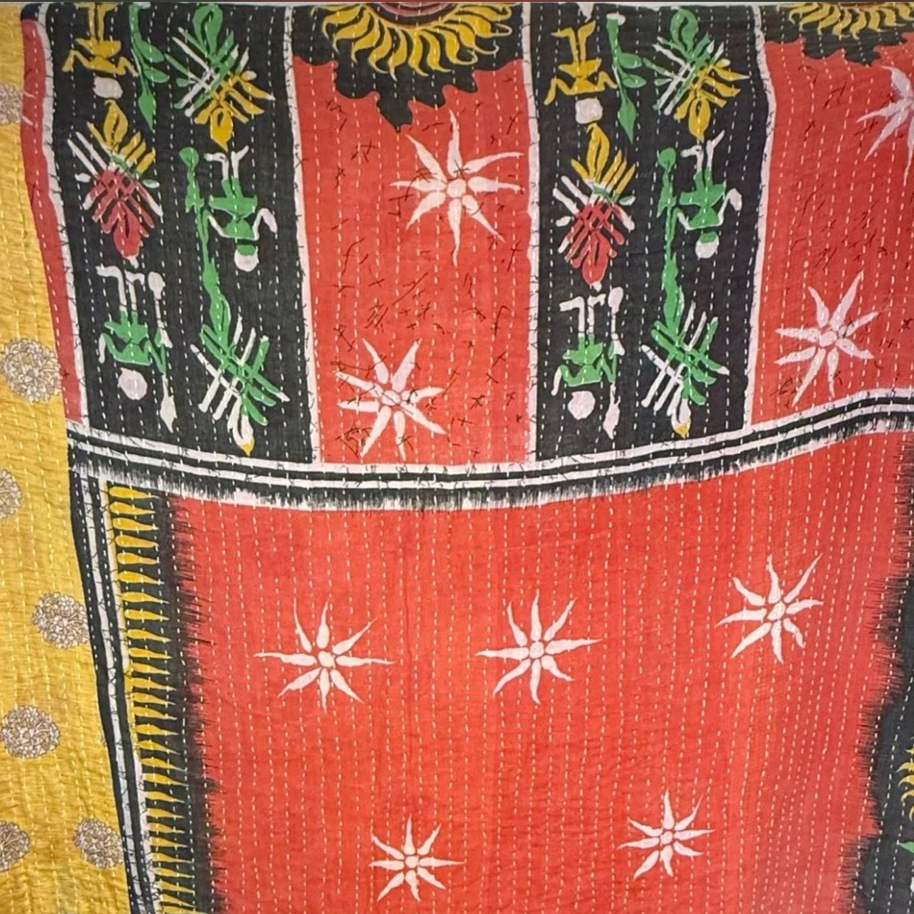 Colorful Kantha Quilt with Star Patterns - Picture 2 of 4